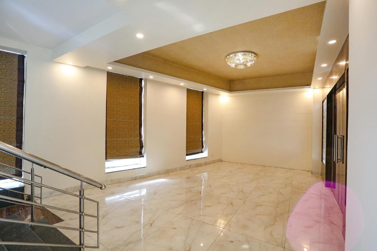 Fabexpress Kapashera Residency Near Igi Airport New Delhi Gurgaon Exterior photo